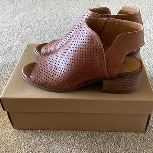 Lucky Brand Block Heel Open-Toe Sandals. Size 10.